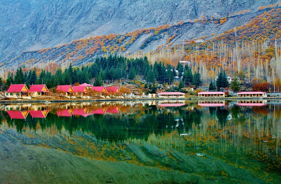 lower-kachura-lake-shangrila-lake-skardu-pakistan (1)