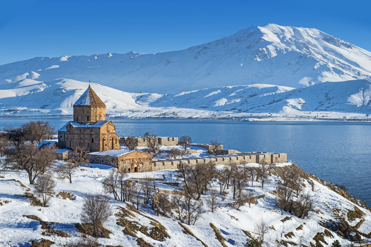 Winters in Turkey – Snowy Views, Cozy Moments & Pure Magic