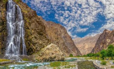 manthoka-waterfall-skardu